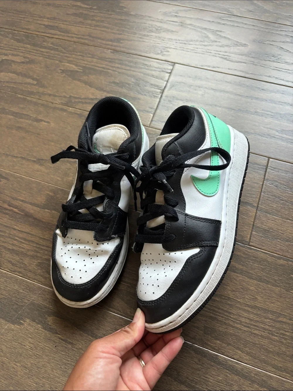 Jordan 1 big kid 5 Kids Athletic Sneakers
